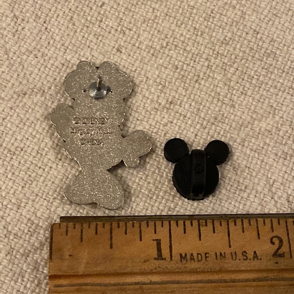 Disney Minnie Mouse Pin - Picture 2 of 2